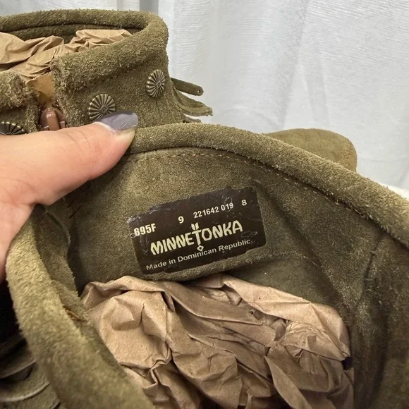 Minnetonka Women’s Soft Suede Double Fringe Side Zip Boot Olive Green Sz 9 - Picture 9 of 12